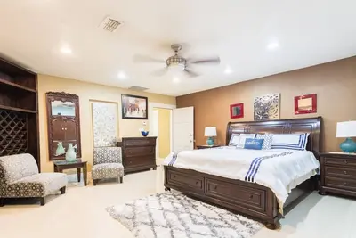 Image de Lit King au cœur du quartier historique du centre-ville de McAllen
