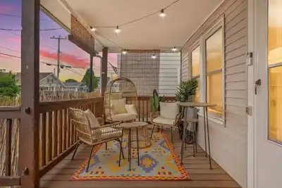 Image de Steps to Beach | Fireplace | Pat's Porch