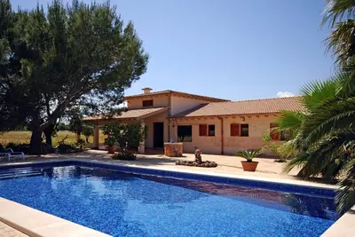 Maison de campagne moderne avec piscine