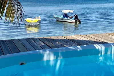 Image de Luxurious WestBay Beachfront Villa Villa 3bdrm -3bath