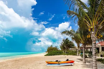 Image de Escapade romantique, plage de classe mondiale, emplacement parfait!