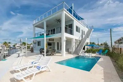 Image de 4br 3bath, Piscine CHAUFFÉE, Quai, Nouvelle Construction