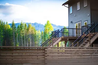 Image de Maison de ville de luxe, à quelques minutes du ski et du vélo, entourée de six parcs nationaux