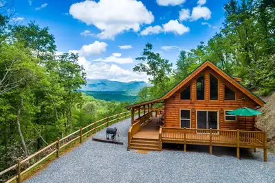 Image de Parker's Creek; Nouvelle cabane en rondins avec vue sur la montagne sur 7 acres!
