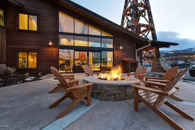 Image de Downtown Studio complet-5 personnes-étapes de la navette -Hot Tub 3min au ski!