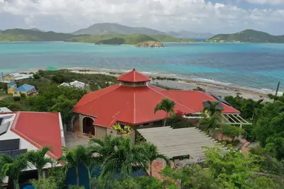 Écoutez les vagues de cette villa en pierre de luxe avec piscine, intimité, vues à 180 °!