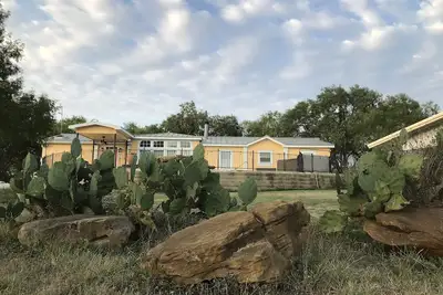 Image de Nouveau! Tranquil Ranch sur Cibolo Creek, 9 personnes