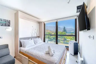 Image de Studio Lotus Blanc - Vue sur la montagne, piscine et salle de sport
