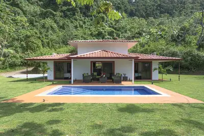 Image de New Listing! 2\/2 Home Located in Jungle with Pool