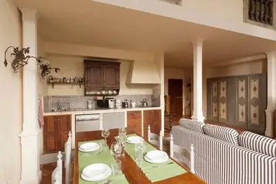Image de Appartements dans un ancien palais avec des trésors culturels