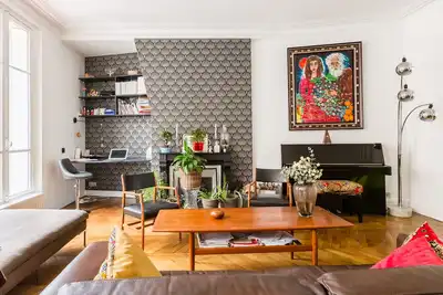 Image de Appartement 4br contemporain coloré dans le 16ème près du bois de Boulogne, par Veeve