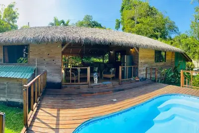 Image de Caribbean wooden house with swimming pool