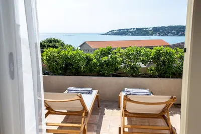 Image de Clos des Vignes - Maison de charme avec vue sur la mer - Antibes-Rental