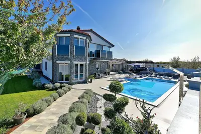 Image de Maison de vacances Fažana pour 1 - 10 personnes avec 4 chambres à coucher - Maison de vacances