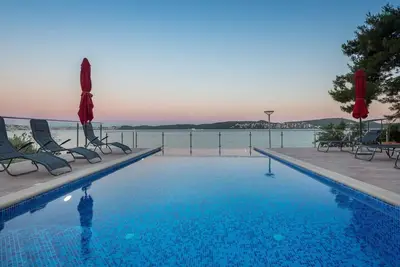 Image de Gem Of The Sea Avec La Marque Nouvelle (2019) Piscine Spectaculaire Beach Apt. Anya