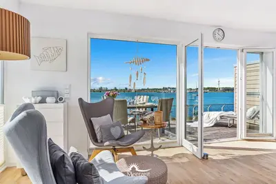 Image de Cap Mar-Eg: vue sur le port, terrasse, bain bien-être avec sauna infrarouge et bain à remous