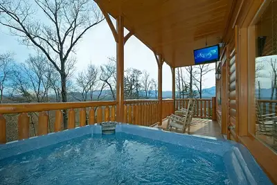 Image de Profitez de la vue sur la montagne, de la salle de théâtre et de la salle de jeux - situé à proximité des attractions!