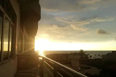 Séjour Salty - Appartement vue sur la ville \/ l'océan et le coucher du soleil