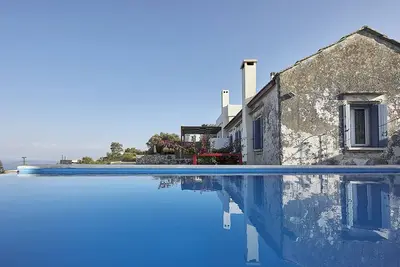 Image de Philyra Farmhouse-Amazing Villa 3br Avec Piscine Privee Et Vue Mer