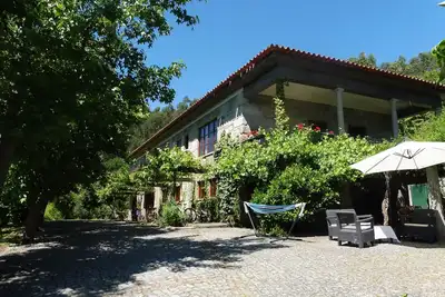 Image de Appartement à la ferme et Pool House. Piscine grande et privée. Vues excellentes