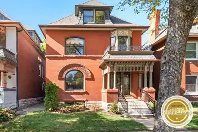 Image de St. Louis Historic Charm w / 10 lits + 3 salles de bain complètes