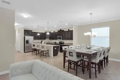 Image de 6 Bd/ 5 Ba/ Paradise Palms (8937 Cp)