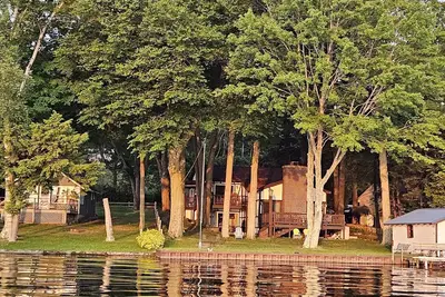 Image de Magnifique chalet au bord du lac sur le lac Hamlin