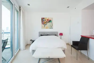 Image de Spacious Studio Apt w Sea View 2 min from Beach