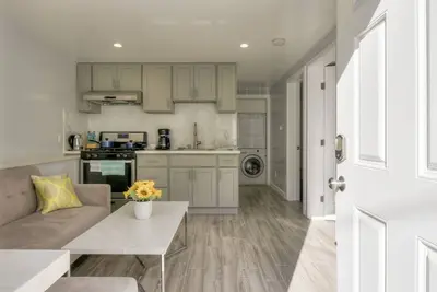 Image de Nouvelle Haute Classe REMODELÉE 2 Bd 1 Ba Oceanview