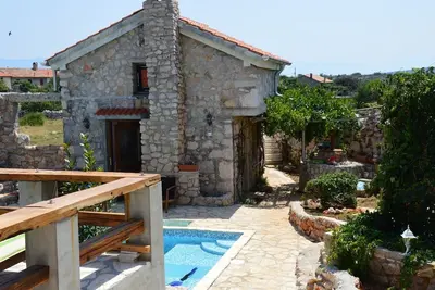 Image de 4br Maisons en pierre rustiques absolument uniques avec piscine, 5 min. marcher jusqu'à la plage