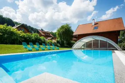 Image de Appartement dans une maison de vacances avec piscine, Wifi, Tv, terrasse, animaux admis, parking