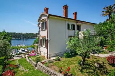 Image de Joli appartement pour 5 personnes avec climatisation, Wifi, Tv, terrasse, animaux admis et parking