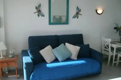 Image de Studio Avec Vue Sur La Piscine, Le Jardin Et La Mer