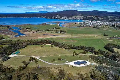 Image de George River Park (Prestige House, 100 Acres, Animals, Bay / Mountain / Town Views)