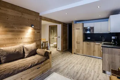 Image de Charme et Confort au Centre de Val d'Isère – 2 Pièces Cabine Rénové pour 5 Pers. , Proche Pistes