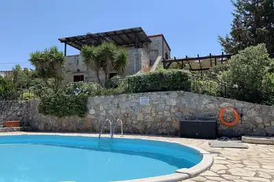 Belle villa familiale en pierre avec vue fantastique sur la mer et piscine privée