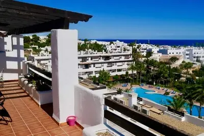 Image de Appartement moderne avec Wifi, très grande terrasse, vue mer