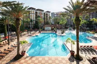 Image de RÉNOVÉ Bright + Deluxe Getaway | Minutes de parcs à thème!