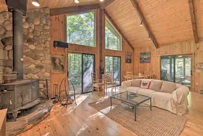 Image de Chalet avec 3 acres, terrains de tennis et de tennis par 4 stations de ski