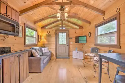 Image de Nouveau! Cabane à Mill Spring près des vignobles Parker-Binns