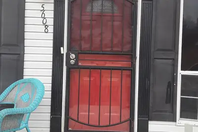 Image de Felix Culpa 4 Red Door: Maison duplex confortable de 3 chambres près de Ft. Jackson, Sc
