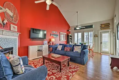 Image de Nouveau! Galveston Beach House avec vue sur la mer + 2 ponts!