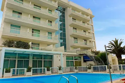 Image de Joli appartement avec piscine, climatisation, Wifi, Tv, patio, animaux admis et parking