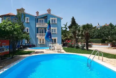 Image de Agréable appartement avec climatisation, piscine, Tv, terrasse, animaux admis et parking
