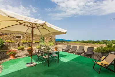 Image de Appartement dans une maison de vacances avec Wifi, piscine, climatisation, patio, parking