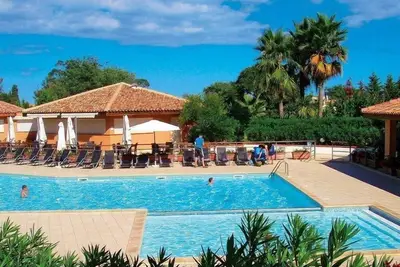Image de Appartement pour 4 Près de la Plage | Accès 2 Piscines!