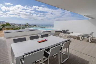 Image de Suite élégante + luxe avec piscine privée | Petit déjeuner gratuit, accès à la salle de sport et plus encore!