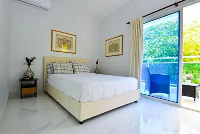 Image de Rosil Place, Modern Beach Apt #5 with Balcony