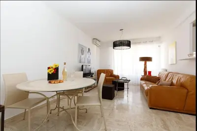 Image de Spacious luxury apt center of Cannes 7 min to Palace Festival, 3 min to beach \n