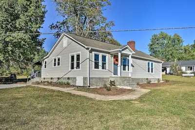 Image de Nouveau! Blue Ridge Mtn Home w \/ Porch ~ 6 mi Ă Lenoir!